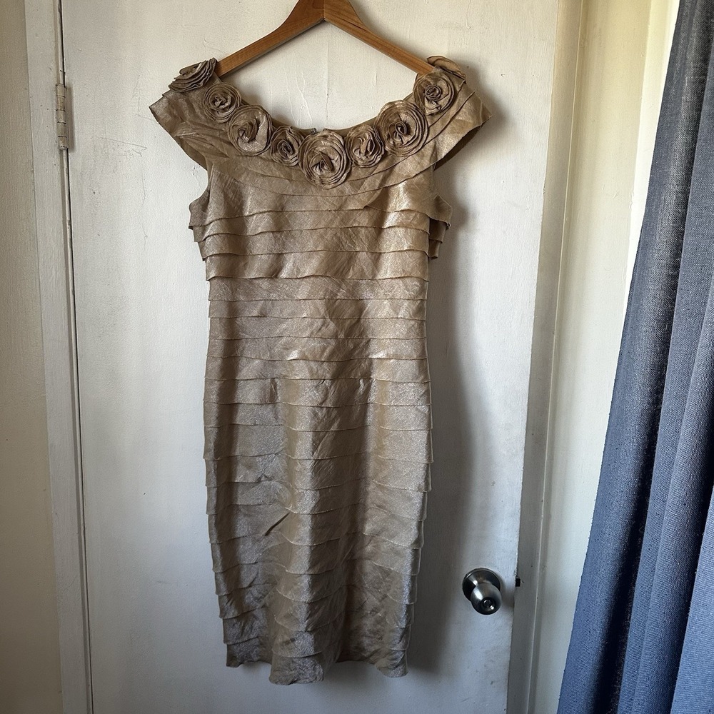 LONDON TIMES‎ Dress Sleeveless Shimmery Layered Roses Beige Tan Color Size 6 Y2K